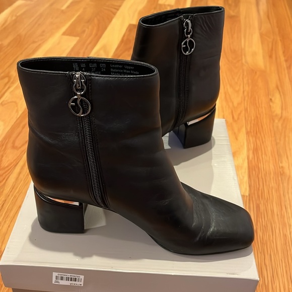 Women’s black leather booties - Picture 4 of 11